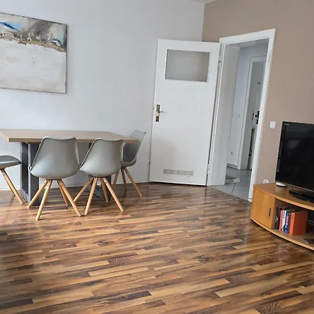 Grosse An Der Rheinpromenade Three Apartamento Duisburg