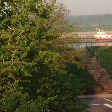 Grosse An Der Rheinpromenade Three Appartement Duisburg