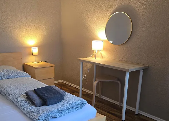 Grosse An Der Rheinpromenade Three Duisburg