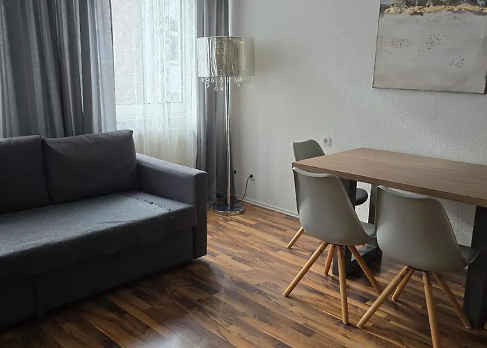 Grosse An Der Rheinpromenade Three