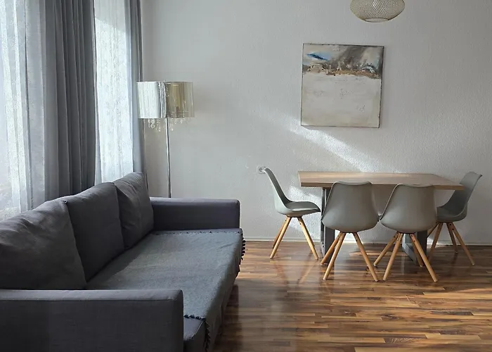 Grosse An Der Rheinpromenade Three *