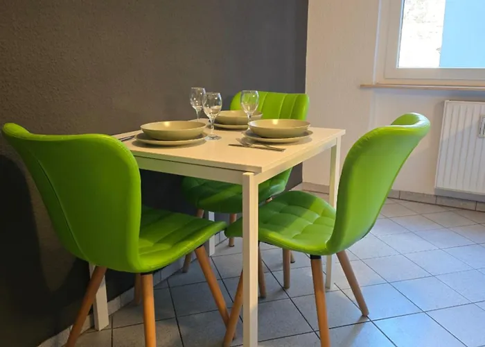 Grosse An Der Rheinpromenade Three *