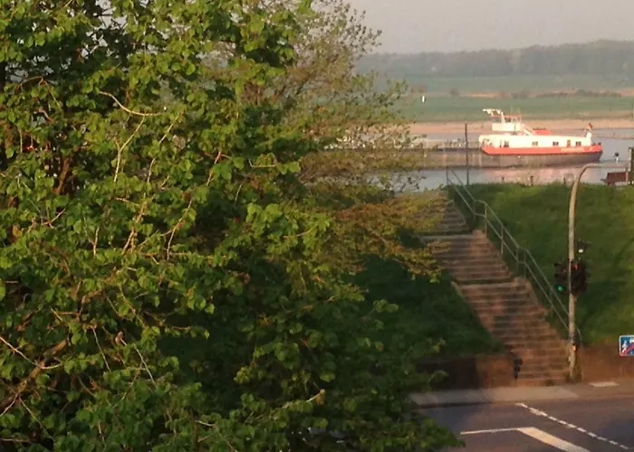 Grosse An Der Rheinpromenade Three Apartamento Duisburg